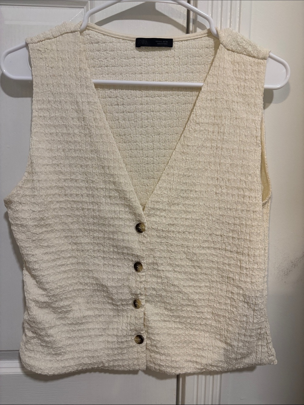 Textured Cream Button-Front Sleeveless Top Zara